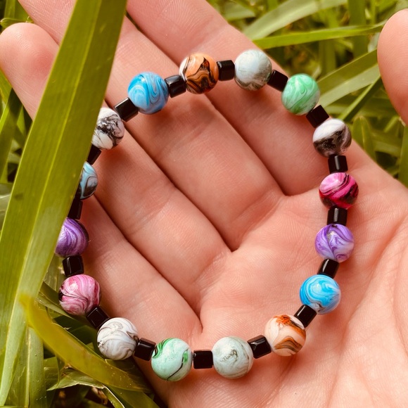 Handmade beaded bracelet - Picture 3 of 4